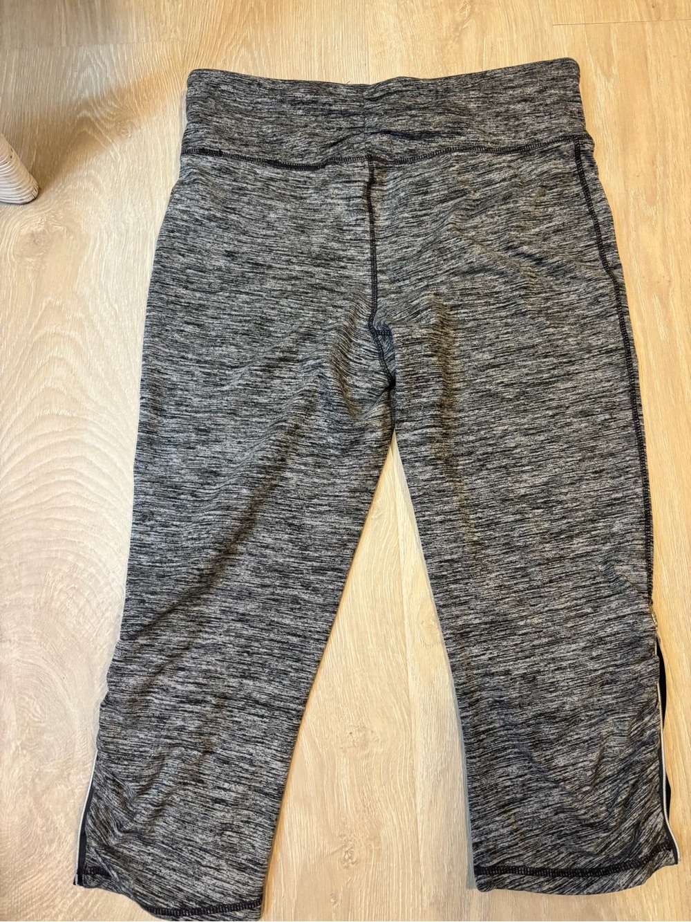 Tangerine Heathered Gray Women's Crop Leggings - Size L